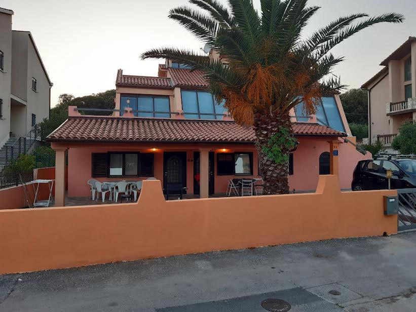 Apartmani Delas Pjescana Uvala Exterior foto